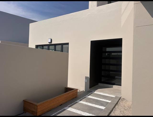 4 BEDROOM FREESTANDING FOR SALE IN SANDOWN